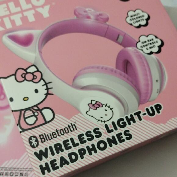 Hello Kitty Pink and White Light-Up Headphones Light Up Wall Decor New - Picture 10 of 10